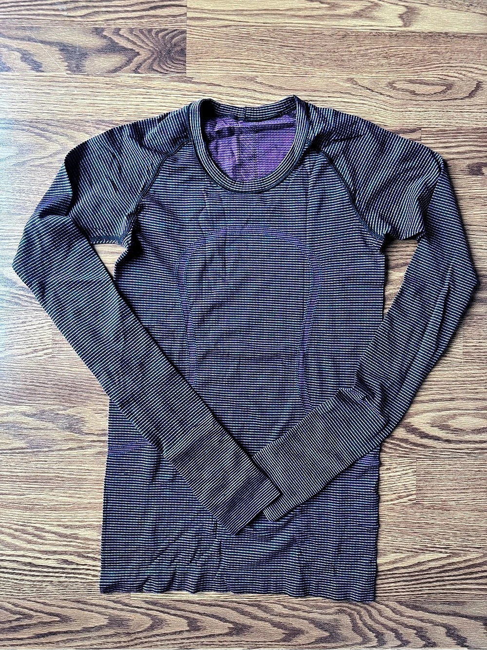 Lululemon Swiftly Tech Long-Sleeve Shirt 2.0 Long Sleeve Striped Top in Black &